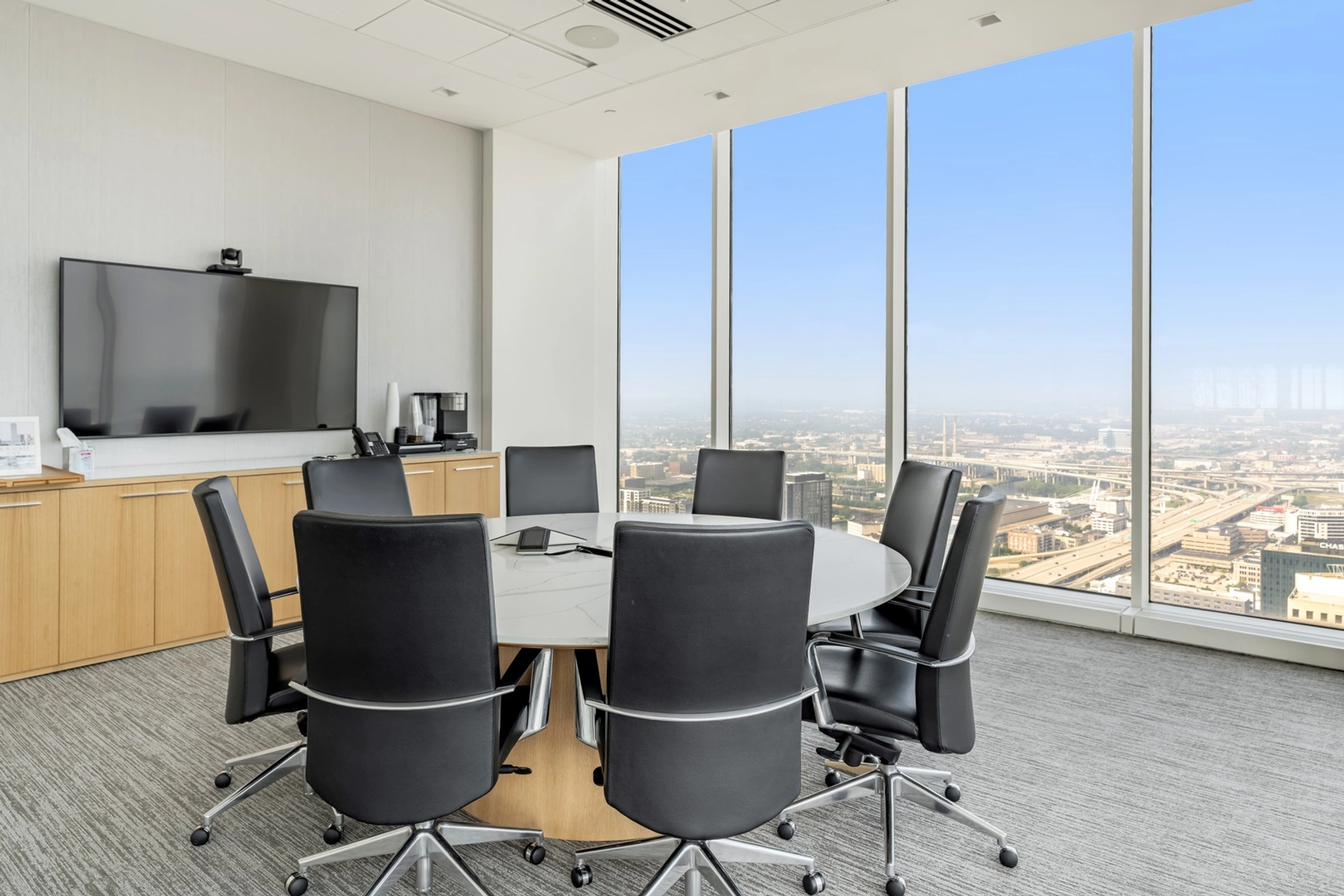 Small conference room for quick meetings in U.S Bank Center building