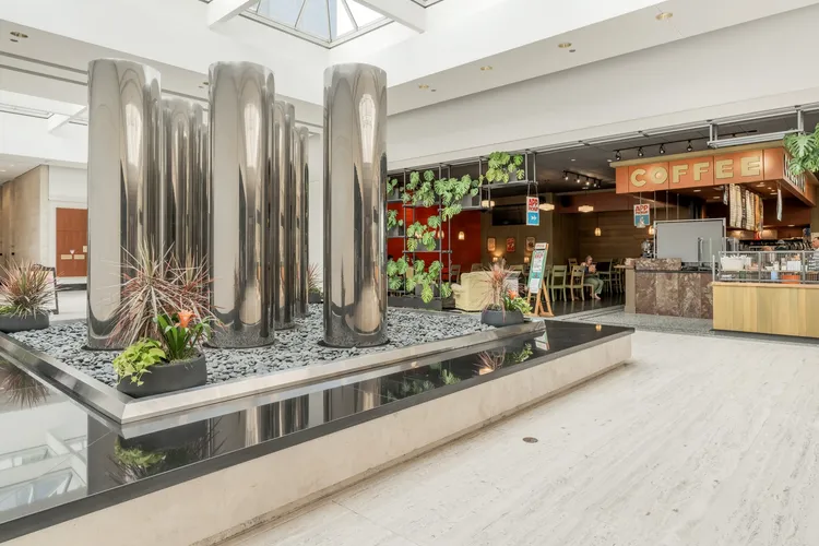 Elegant office lobby featuring modern design in U.S Bank Center building